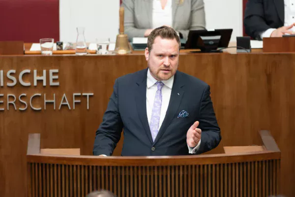Simon Zeimke in der Bremischen Bürgerschaft