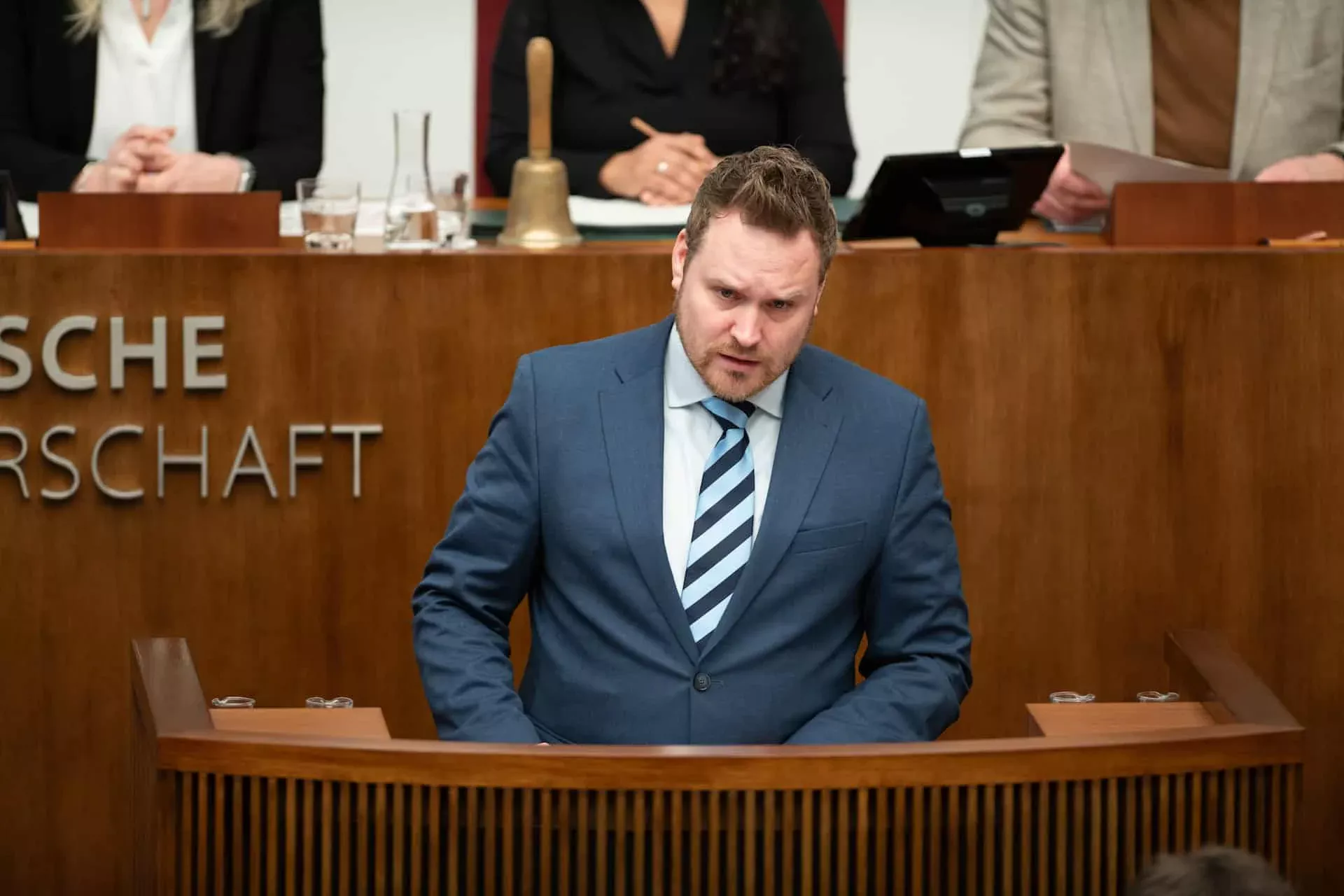 Simon Zeimke bei seiner Debatte zum Verbot von Lootboxen in der Bremischen Bürgerschaft (Foto: Ingo Charton)