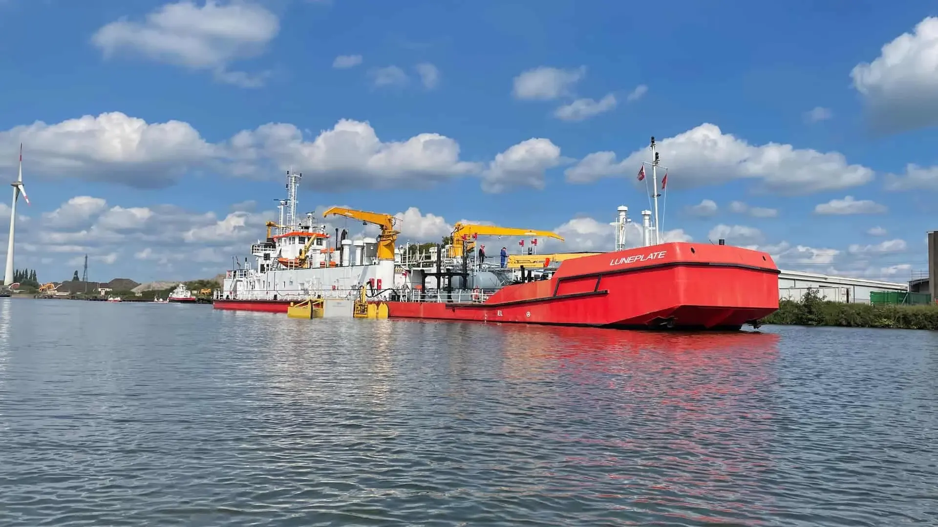 Das Schiff Luneplate bei der Katastrophenschutz-Übung Weserdüne