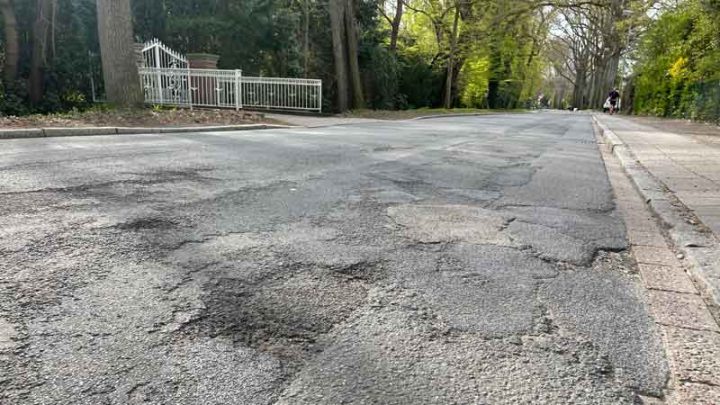 Schlaglöcher auf der Oberneulander Landstraße